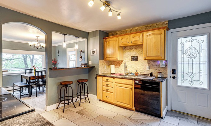 Forest Grove Cottage | Lakefront Cottage 2 Mi to Palladium in Worcester!