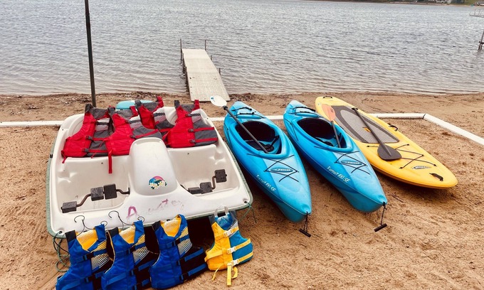 Smyrna Cottage | Lakefront Cottage at Rainbow Lake