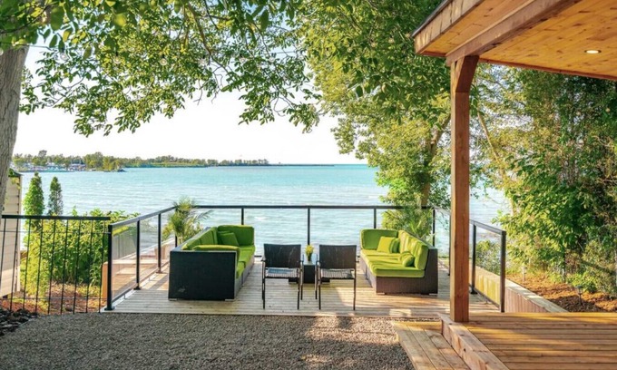 Port Weller House | Lakefront Cottage - Bright & Cozy w/Stunning View