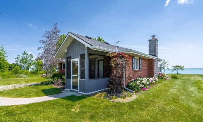 Romney Cottage | Lakefront cottage with private hot tub, grill, firepit, & lake views