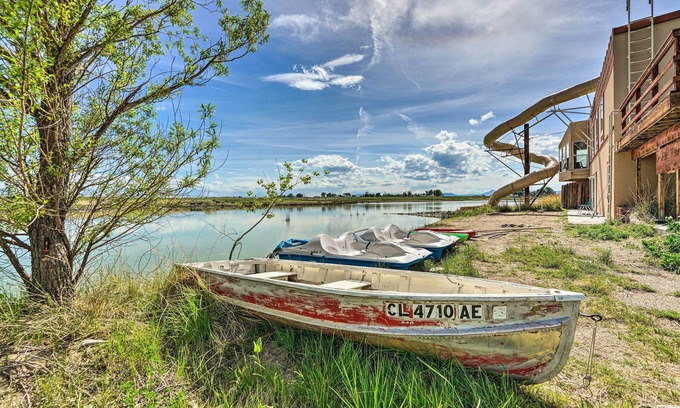 Wheatland House | Lakefront Country Home w/Waterslide & Trampoline!