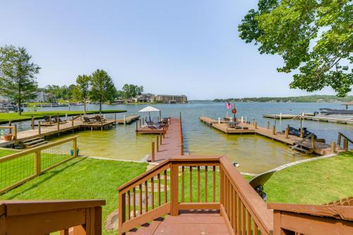 Dadeville Villa | Lakefront Dadeville Villa with Deck and Private Dock!