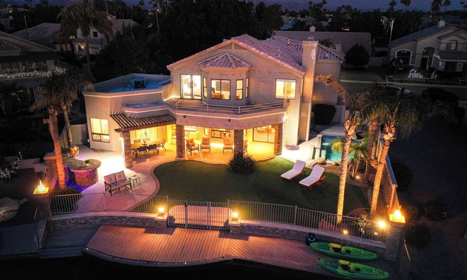 Crystal Shores House | Lakefront Escape: Gourmet Kitchen, Kayaks, & Sunset Soirees