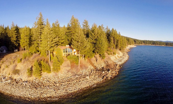 Cle Elum House | Lakefront Escape-HotTub, Fireplace, GameRoom + Stay&Save Free Nights