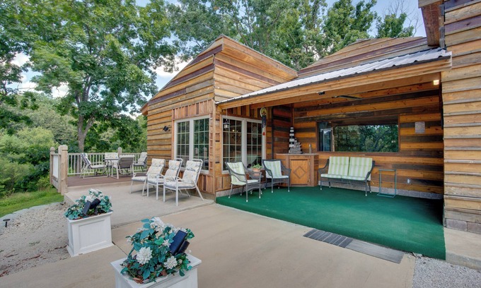 Lake Lafayette Cottage | Lakefront Family Cabin w/Patios in Odessa!