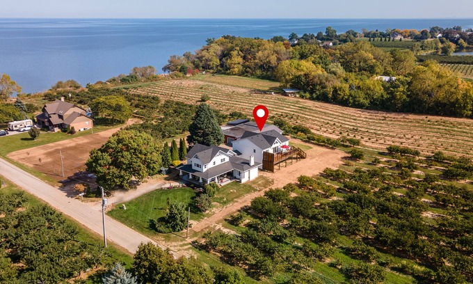 Beamsville Other | Lakefront Farm House In Niagara | Hot Tub | Sauna | Fire Pit | Patio