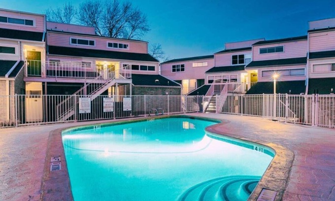 Austin Condo | Lakefront | Firepit | Pool | Close to Downtown