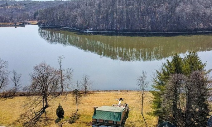 Logan House | Lakefront + Fishing + Hot Tub