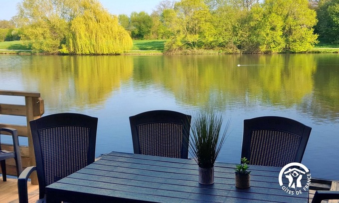 Villiers-Charlemagne Cottage | Lakefront Chalet with Fishing, Family Activities, and Modern Amenities for 5-7 People