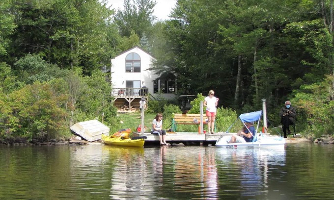 Tobyhanna Ski Chalet | Lakefront - Game room, Fire Place, Dock, Deck, WiFi, Boats, AC, Dog Friendly!