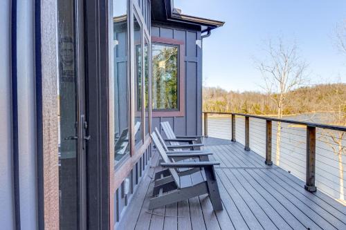 Jacksboro House | Lakefront Gem Dock and Hot Tub in Jacksboro