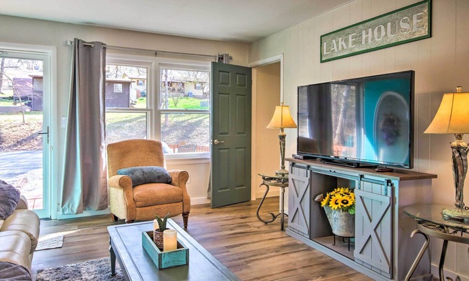 Shell Knob House | Lakefront Gem w/Screened Porch + Game Room!