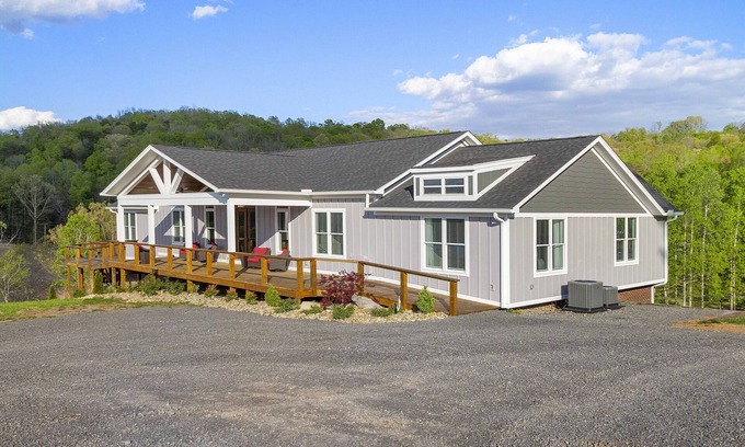 Maynardville House | Lakefront Getaway at Swan Seymour w/Kayaks