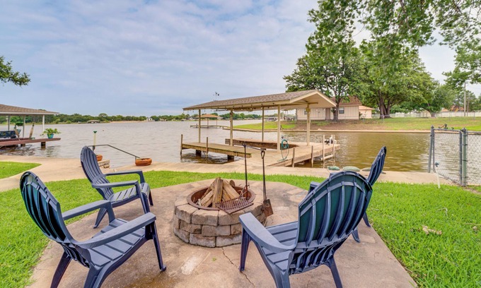 Granbury House | Lakefront Granbury Home w/Patio, Fire Pit & Dock!