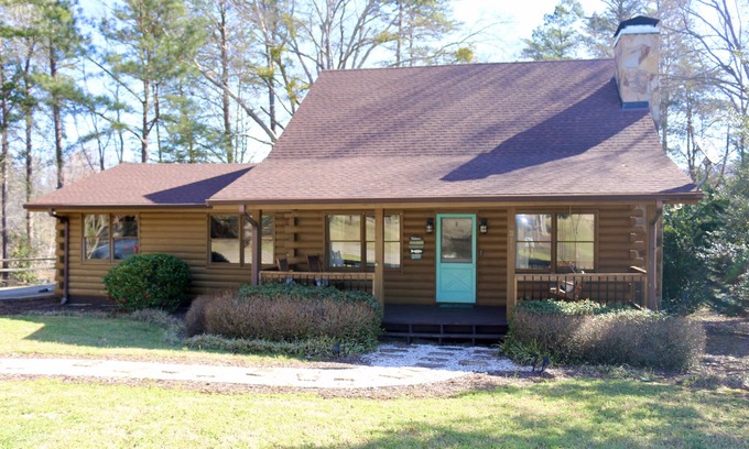 Westminster Cabin | Lakefront Hartwell- 3bed/2Bath cozy lakefront house/cabin - sleeps 10