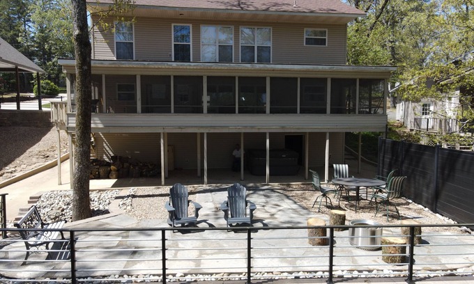 Higden House | Lakefront Hideaway on Greers Ferry Lake near Narrows bridge! Higden AR