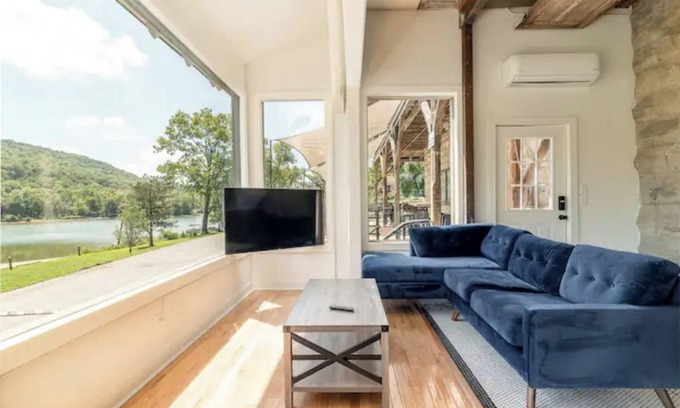 Beaver Cabin | Lakefront Historical Luxury - All new 2023 design