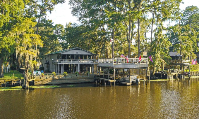 Jefferson House | Lakefront Home: Deck, Grills & Fire Pit in Karnack