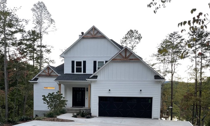 Mill Spring House | Lakefront home near vineyards, orchards tubing zip lining Biltmore & much more!