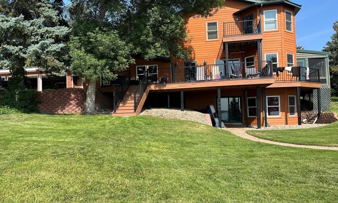 Roseglen House | Lakefront Home on Lake Sakakawea in Douglas Bay near Garrison, ND