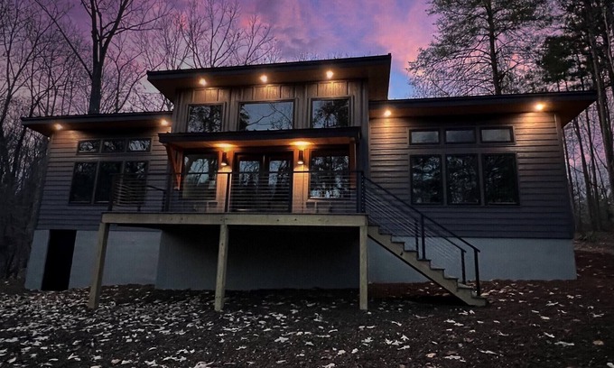 Lavonia House | Lakefront home sleeps 8