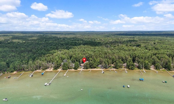 Higgins Lake House | LAKEFRONT HOME w BEACH @ HIGGINS LAKE!