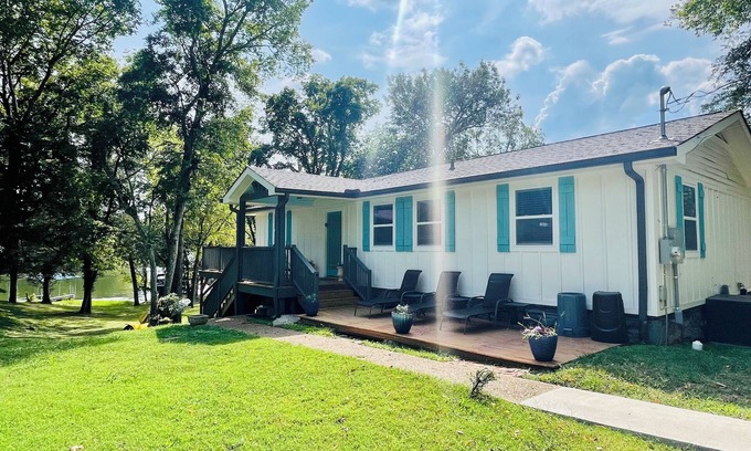 Gallatin House | Lakefront Home w/Dock on Old Hickory Lake