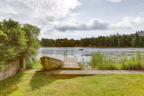 Brohman House | Lakefront Home with Deck Central Michigan Escape!