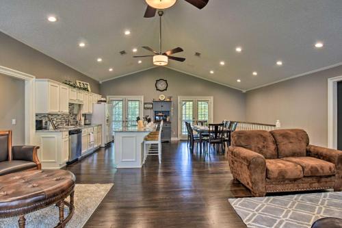 Piney House | Lakefront Home with Private Dock in Hot Springs!