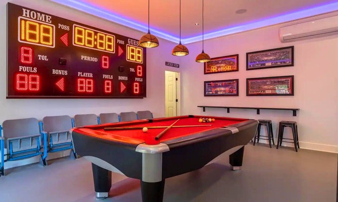 Lake Hamilton House | Lakefront Home with Pool, Game Room & Dock