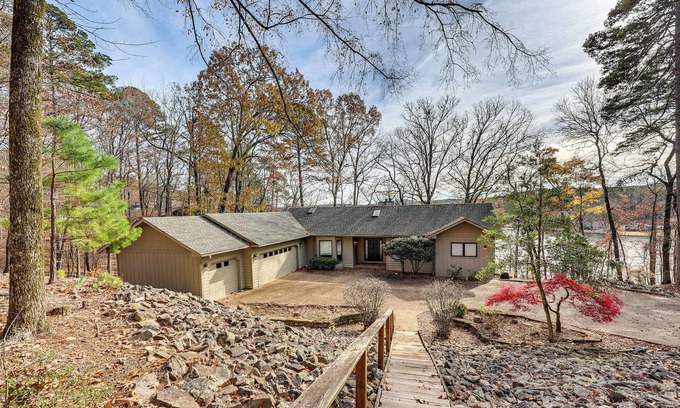 Hot Springs Village House | Lakefront Hot Springs Village Home w/Private Dock