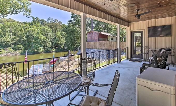 Mid America House | Lakefront Hot Springs Retreat w/ Deck & Grill