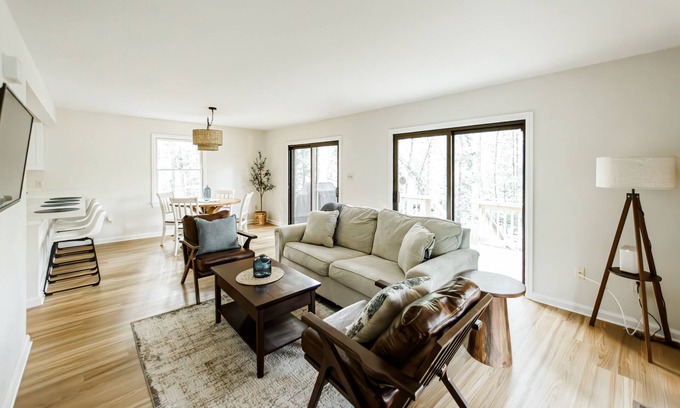 Mineral House | Lakefront house with stunning views and a dog-friendly atmosphere