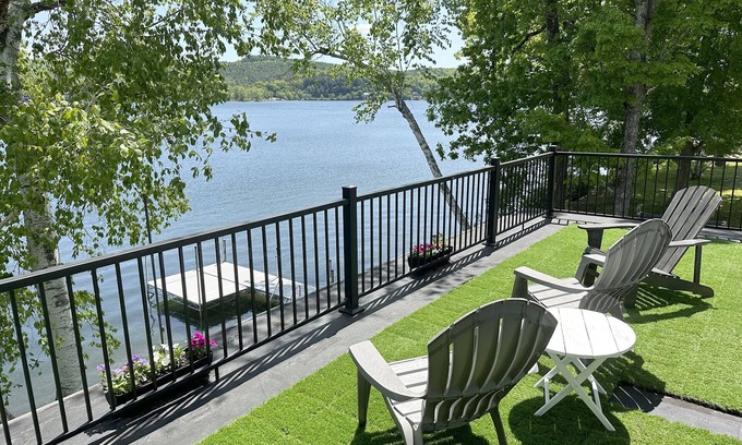 Crystal Beach House | Lakefront House with Dock, Kayaks Paddleboard and Canoe