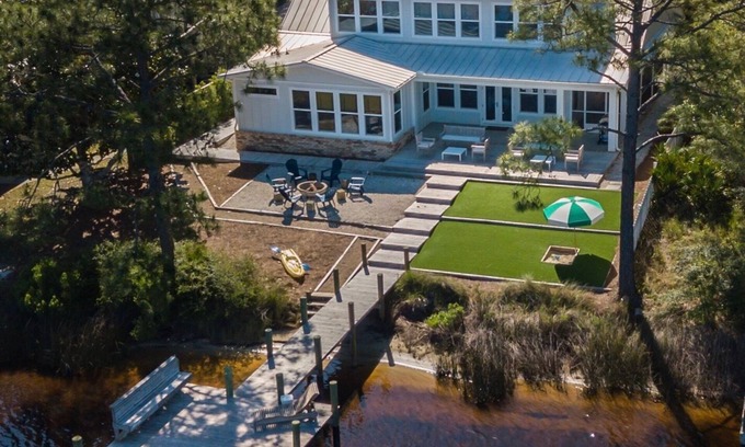 Seagrove Beach House | Lakefront I PUBLIC BEACH 8min walk I Private dock I SUPs kayaks all beach gear