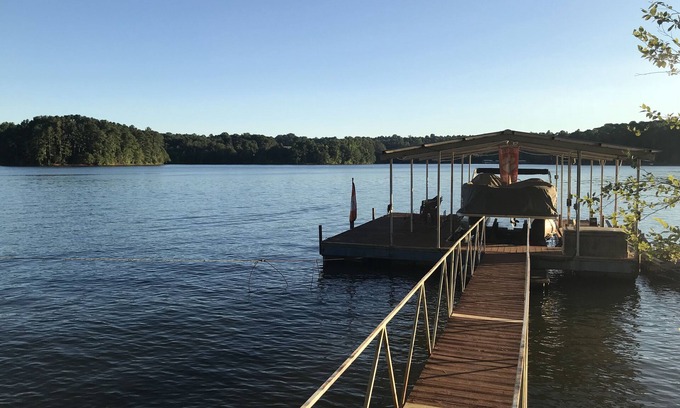 Seneca House | Lakefront Lake Hartwell. Close to Clemson-Family Friendly.
