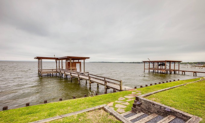 West Livingston House | Lakefront Livingston Vacation Rental w/ Boat Dock!