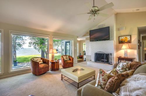 West Livingston House | Lakefront Livingston Vacation Rental with Boat Dock!