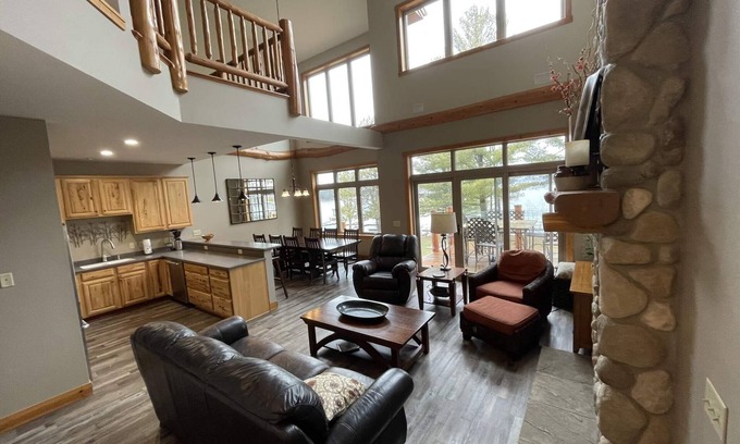 McGregor House | Lakefront Lodge - spacious-luxurious