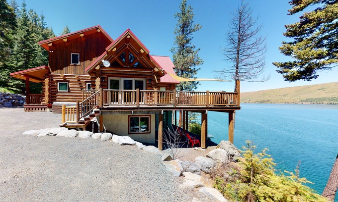 Enterprise House | Lakefront lodge with amazing view, private dock, rec room - dog-friendly