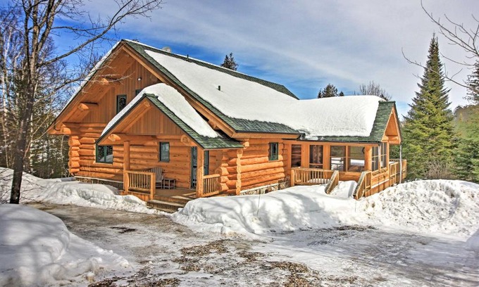 Lutsen House | Lakefront Log Cabin with Dock about 9 Mi to Lutsen Mtn