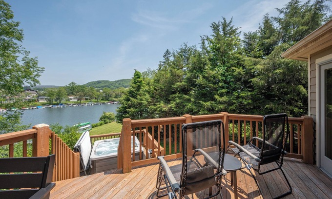 McHenry House | Lakefront Luxury Chalet w/Hot Tub & Dock