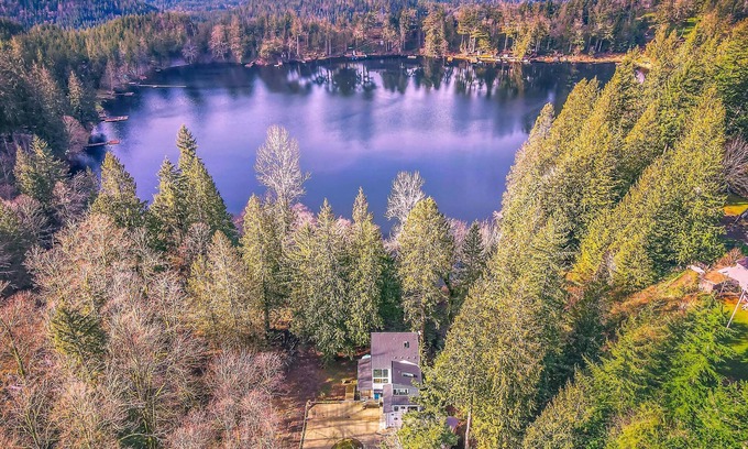 Enumclaw House | Lakefront Luxury: Private Lake Access, Near Skiing