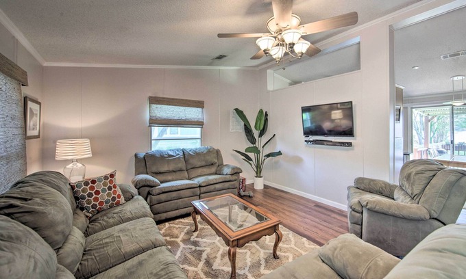 Enchanted Oaks House | Lakefront Mabank Gem w/Sunset Views: Pets Welcome