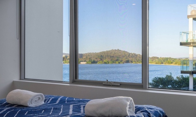 Kingston Apartment | Lakefront Modern 2 BDR Apt with 2 Parking Kingston