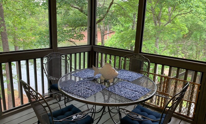 Shady Bay House | Lakefront on Lake Martin in Jackson’s Gap - Private Boat Ramp, Sleeps 15