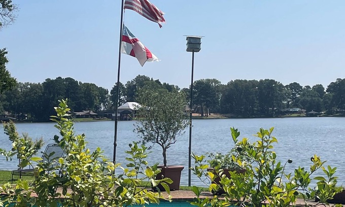 Flowood House | Lakefront Paradise with pool , 3bd 3Ba, Amazing views