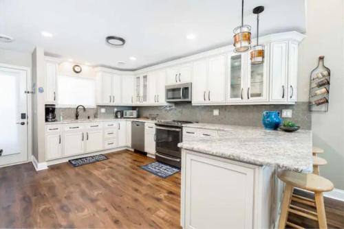Lake Delton House | LAKEFRONT PENTHOUSE FULLY UPGRADED PANORAMIC VIEWS BOAT SLIP INDOOR OUTDOOR POOL