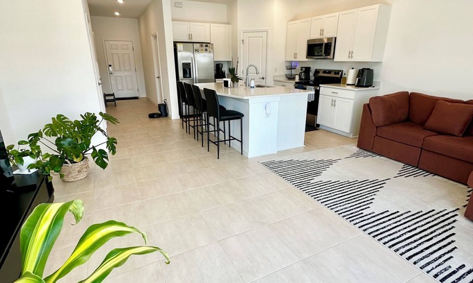 Laurel House | Lakefront + Pool 7min to Nokomis & Venice Beach