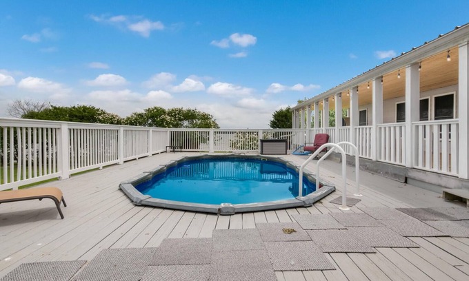 Cotton Gin House | Lakefront Property with a pool & hot tub!